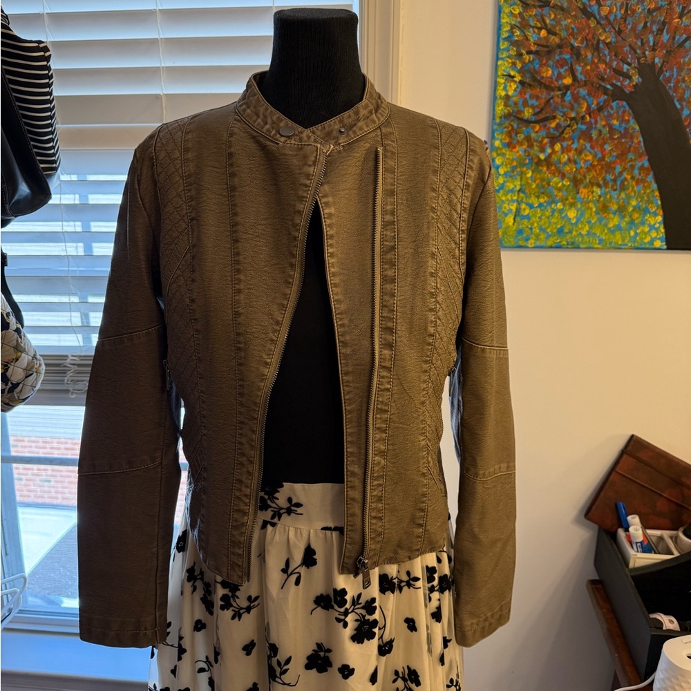 Tan Utility Jacket with Three-Quarter Sleeves and Textured Fabric